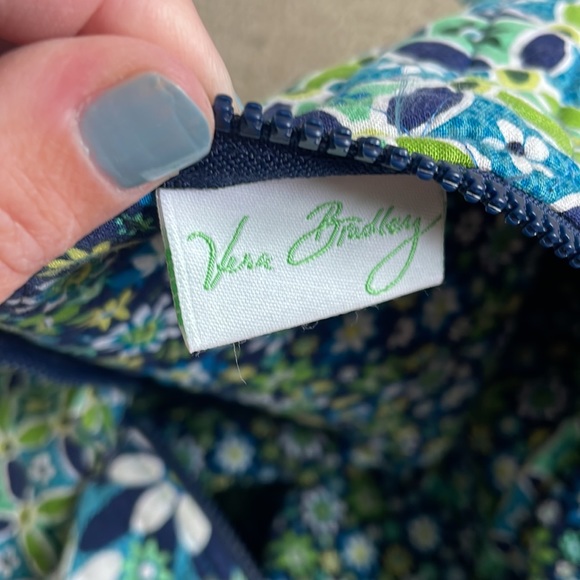 Vera Bradley Weekender Bag - Great condition - Picture 4 of 4